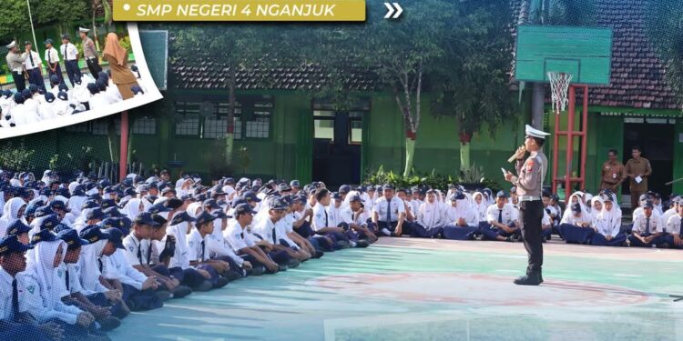 Satlantas Polres Nganjuk Sosialisasikan Keselamatan Berkendara kepada Pelajar SMPN 4 Nganjuk
