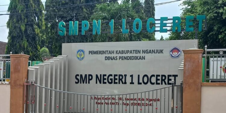 Keluarga Besar SMPN 1 Loceret Mengucapkan Selamat Hari Raya Idul Adha 1446 H