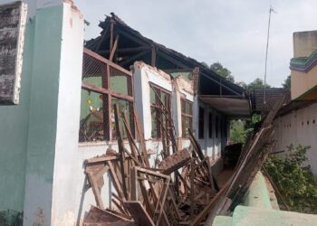 Atap Sekolah Ambruk, Proposal Perbaikan Amblas di Meja Dinas