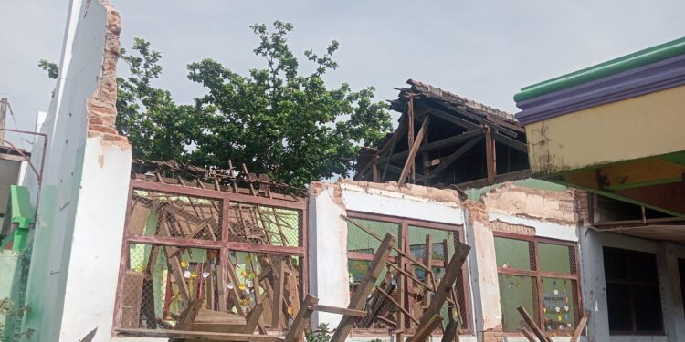 Atap Sekolah Ambruk, Proposal Perbaikan Amblas di Meja Dinas