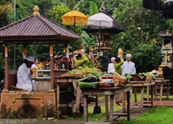 Ketika Perayaan Kuningan Berhadapan dengan Ancaman Kerusakan Lingkungan di Bajulan, Nganjuk