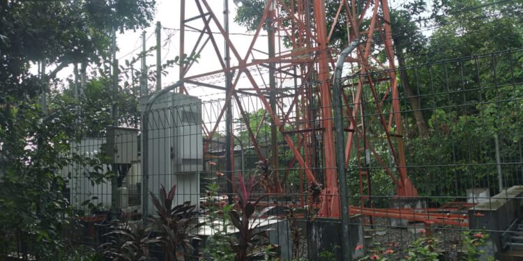 Sinyal Bahaya di Balonggading: Kala Radiasi dan Petir Memicu Penolakan Tower