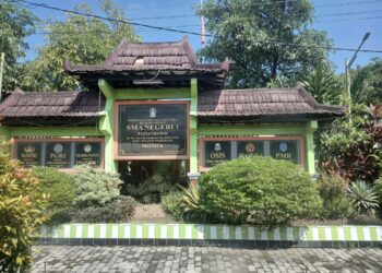 Di Balik Gerbang Sekolah Negeri: Sumbangan yang “Ditetapkan” dan Ijazah yang Tertahan di Patianrowo