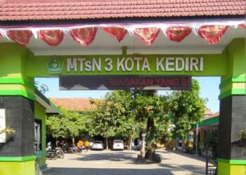 Ironi Pendidikan “Gratis”: Menilik “Pajak Inovasi” dan Akrobat Anggaran di MTsN 3 Kota Kediri