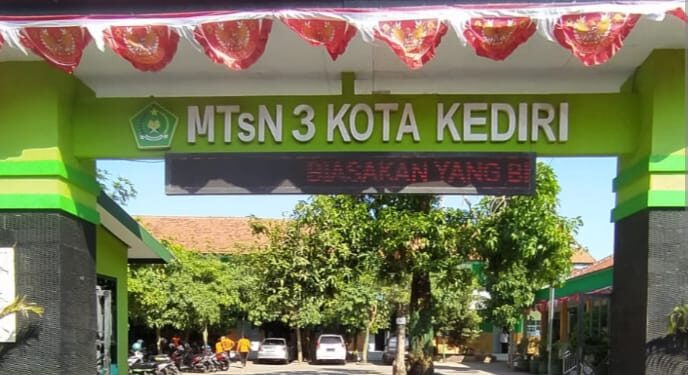 Ironi Pendidikan “Gratis”: Menilik “Pajak Inovasi” dan Akrobat Anggaran di MTsN 3 Kota Kediri