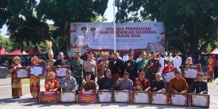 Semangat “Generasi Emas” Membahana di Alun-Alun Nganjuk pada Puncak Hardiknas 2026