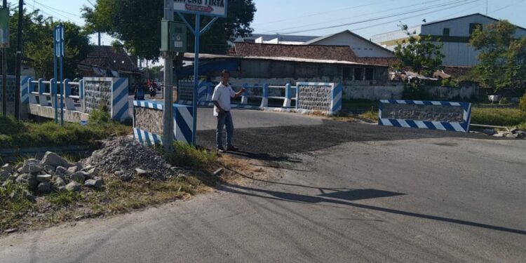 Aroma Debu Berganti Deru Aspal di Warujayeng: Respons Cepat Usai Dikritik Tajam LSM KPK-RI