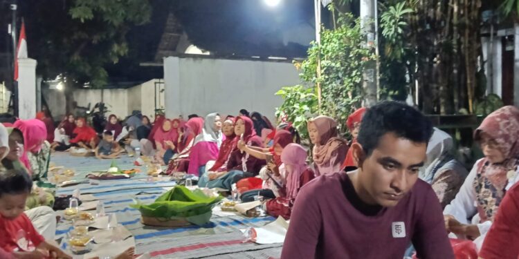 Semangat Kemerdekaan RI ke-81, Warga Trenggilis Gelar Tasyakuran dengan Penuh Kerukunan