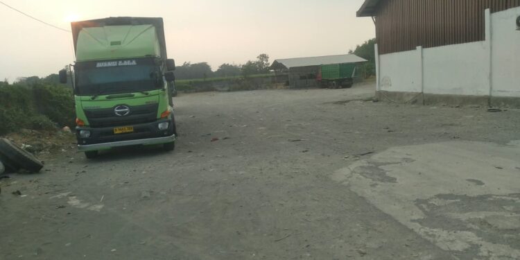 Alih Alih Dikelola Pemdes, Tanah Kas Desa Ngebrak Kediri yang Tanpa Lelang Malah Difungsikan untuk Parkir Truk